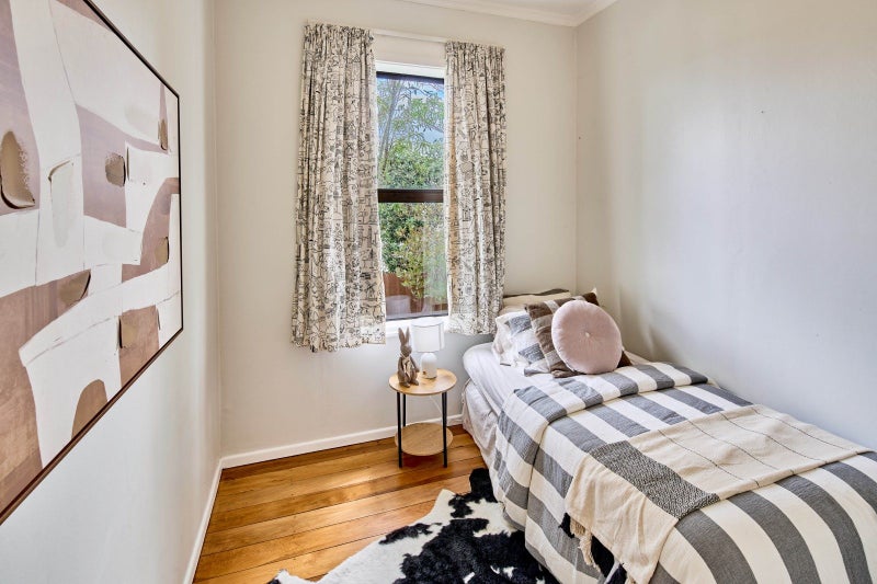 Charming Railway Cottage with Beautiful Floors64540159273473113