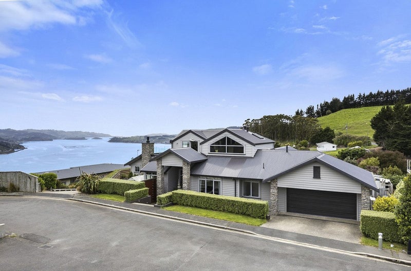 A Signature Residence of Distinction and Design64462738849411110