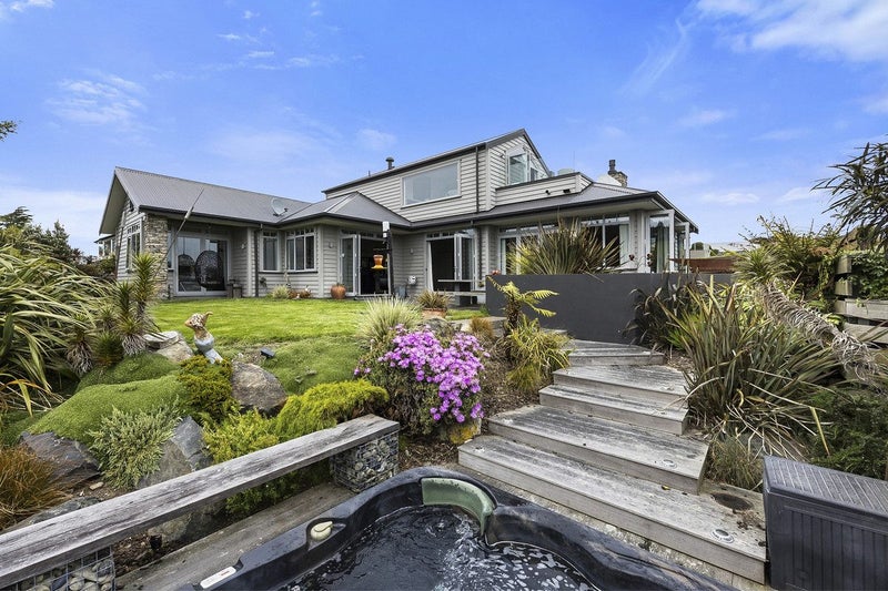 A Signature Residence of Distinction and Design64462738849411113