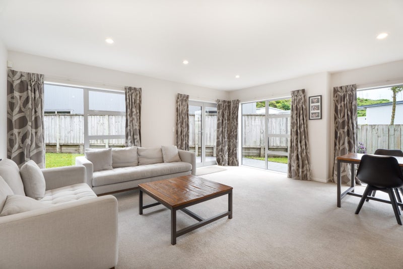 Light, Bright & Move-In Ready!64463039289601110