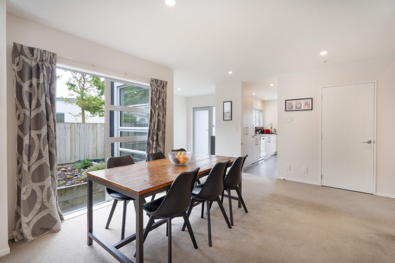 Light, Bright & Move-In Ready!64463039289601112