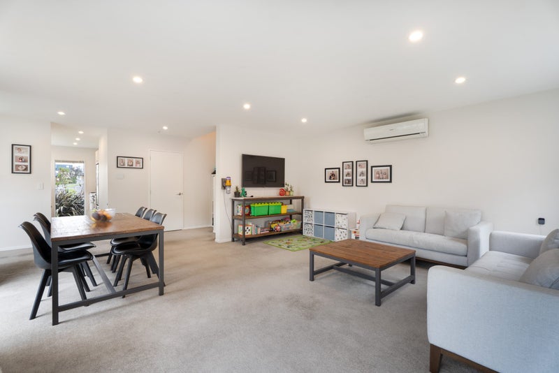 Light, Bright & Move-In Ready!64463039289601113