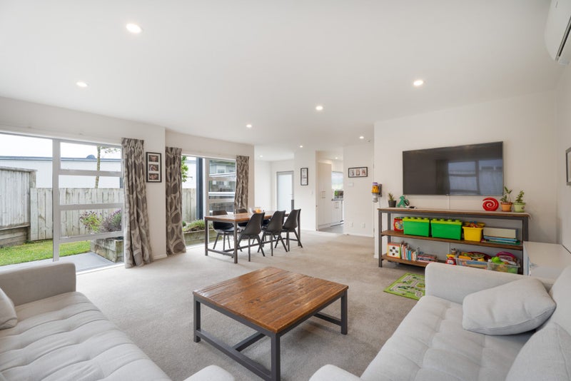 Light, Bright & Move-In Ready!64463039289601114