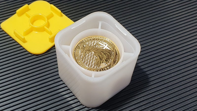 1oz Gold Coin - Britannia QEII (2022) - 999.9 Fine Gold - Royal Mint UK Carousel 1