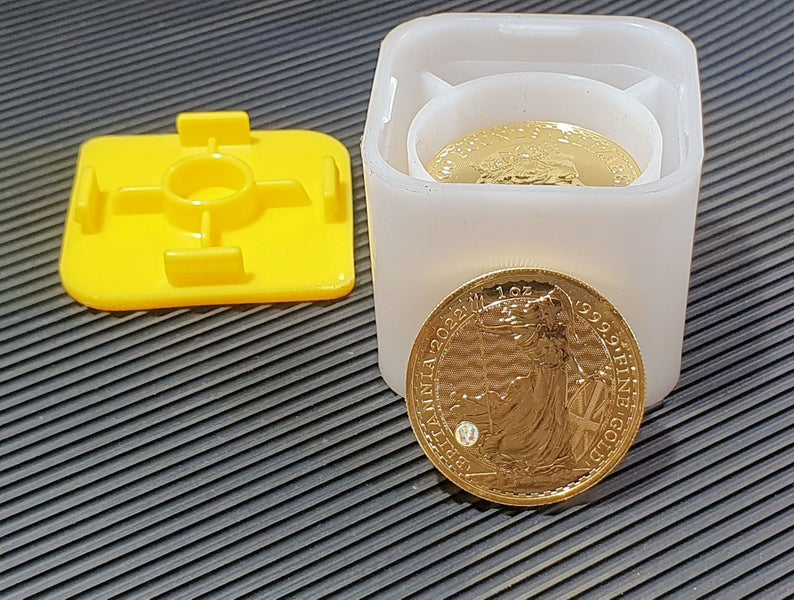 1oz Gold Coin - Britannia QEII (2022) - 999.9 Fine Gold - Royal Mint UK Carousel 2