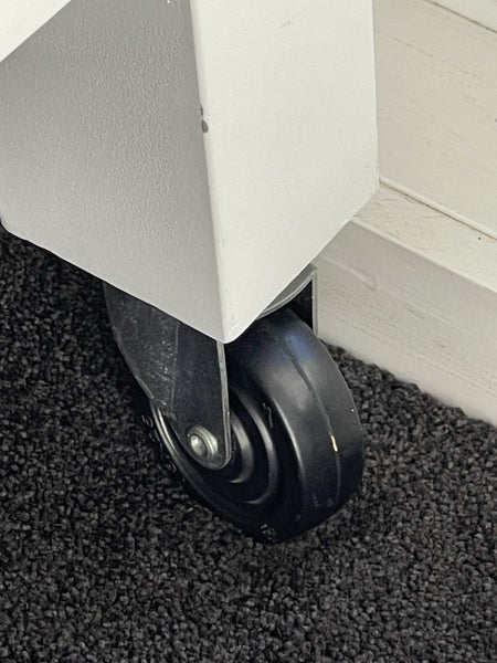 Must be sold… Bar leaner table… Perfect for summer64463175223939112