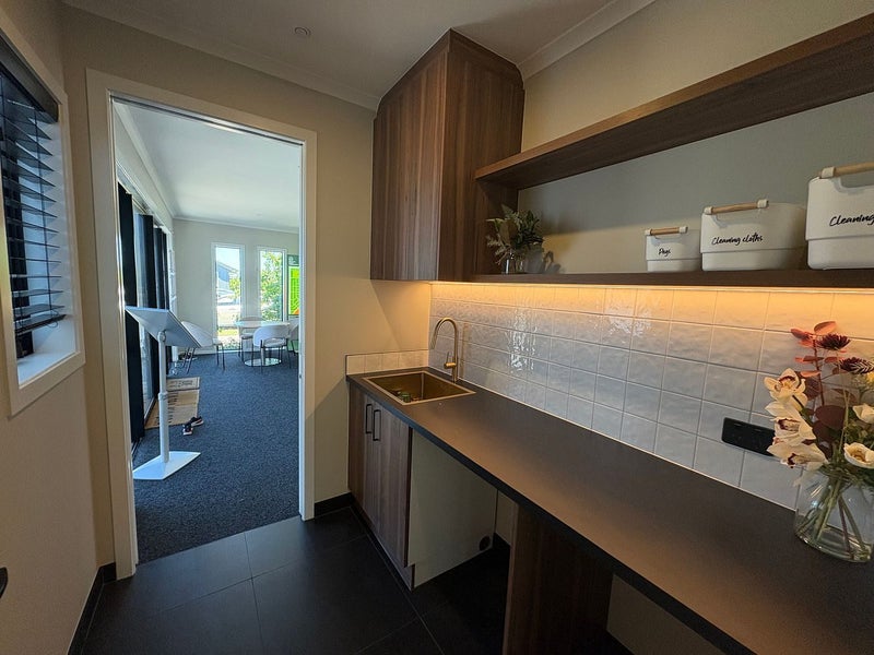 Rolleston, 3 bedrooms64464019991938111