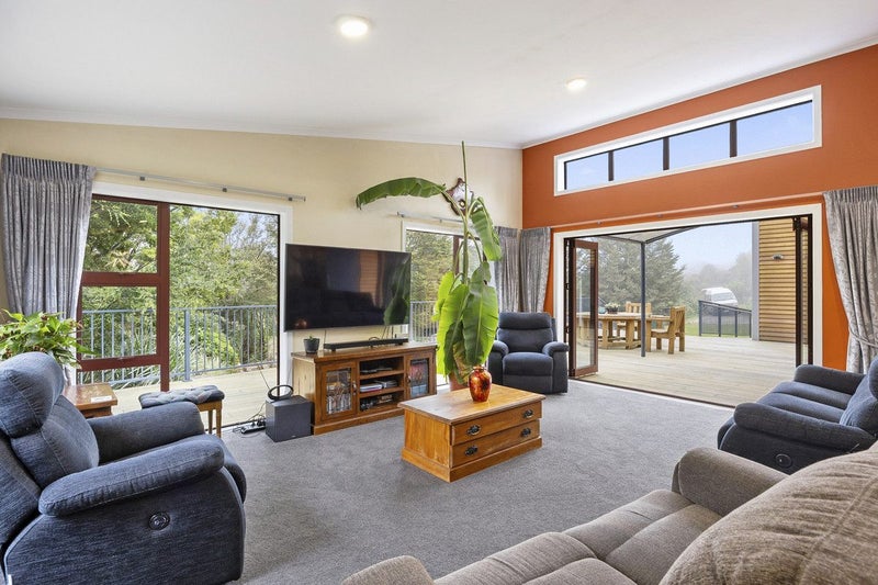 A Truly Unique Lifestyle on Signal Hill64469090989059114