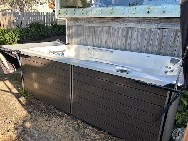 Hot Springs X200 Swim Spa Pool (3.7m x 2.3m)64469647301379114