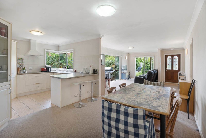 Solid Brick & Tile Home in Prime Location64547088833667113