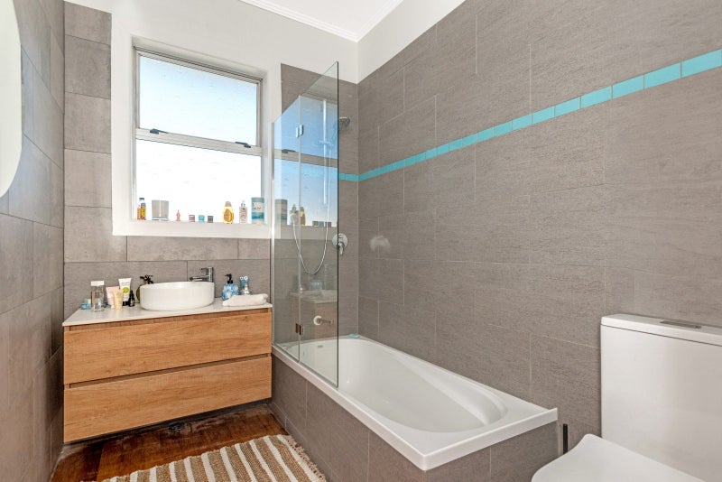 Sun-Soaked Home Just Minutes From The Beach!64469703748867111