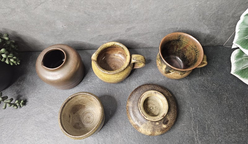 For the collector of 1970's NZ Studio Pottery. A perfect Xmas gift. Carousel 5