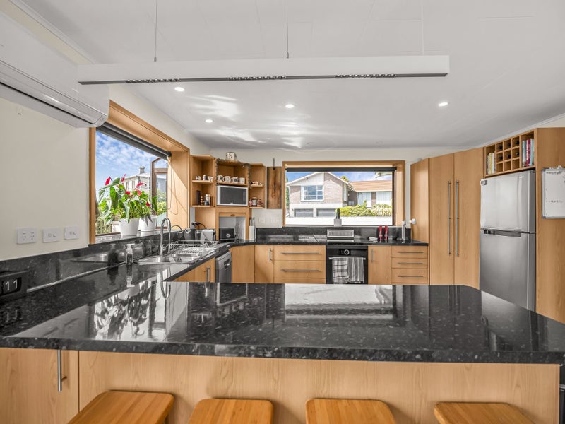 Outstanding on Oakleigh Crescent!!!64469801058306113