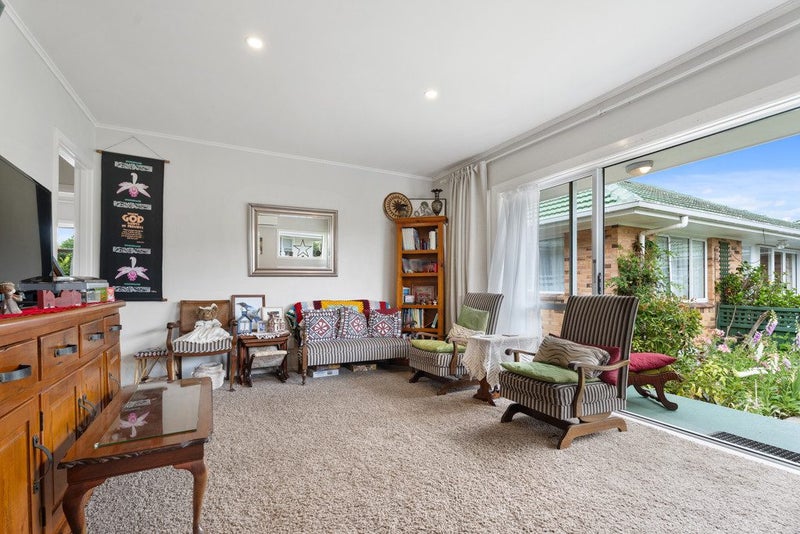 Charming Brick Garden Unit64473225945986112