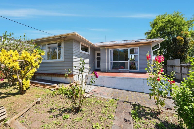 Heading: Do-up, Location, 859m2 THAB64470408141058113