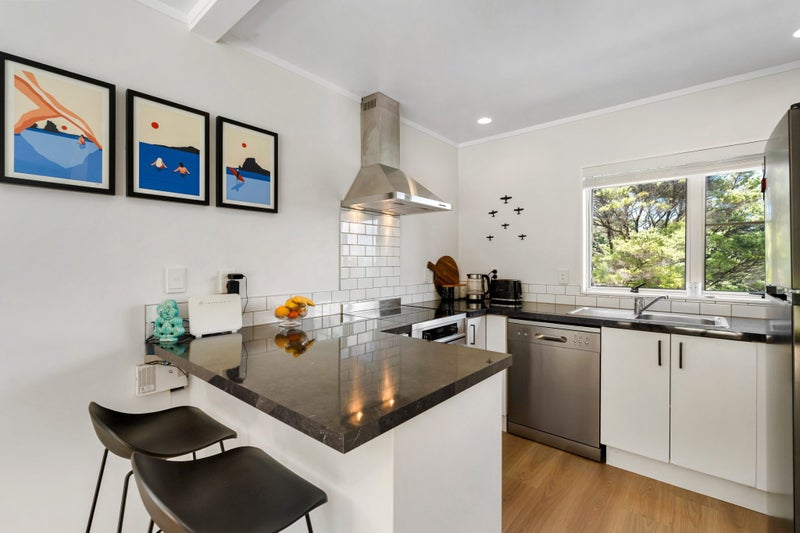 Stylish End Unit with Double Garage - Must Be Sold64470724054147113