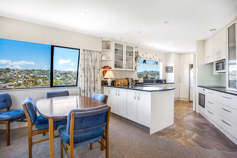 Solid Family Home, Steps from the Shore64470517273089113