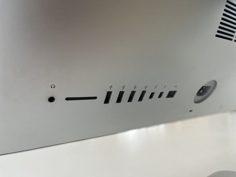 iMac (21.5-inch, Late 2013) 2.7GHz Quad-Core i5 · 16GB RAM · 1080p · Excellent Carousel 5