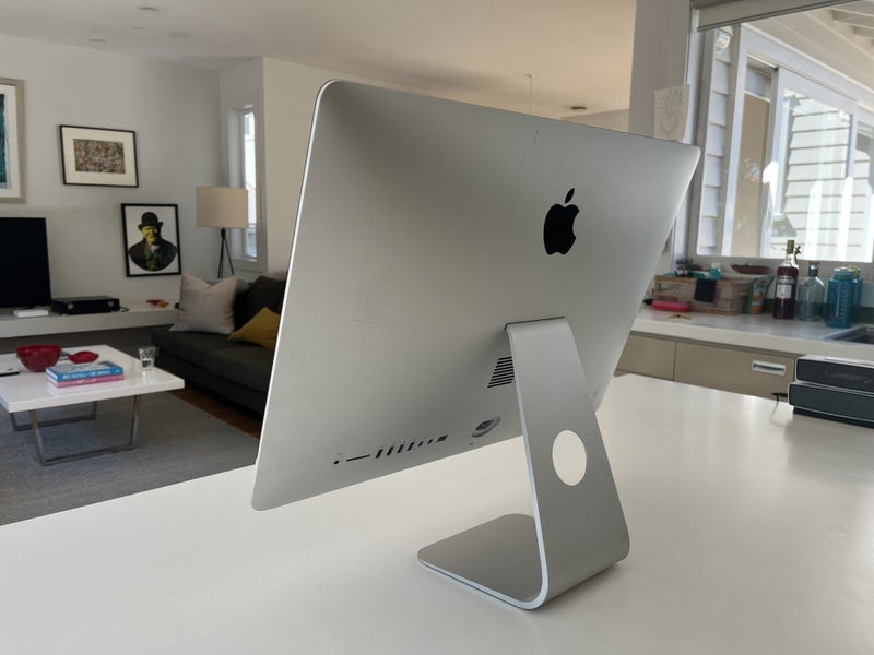 iMac (21.5-inch, Late 2013) 2.7GHz Quad-Core i5 · 16GB RAM · 1080p · Excellent Carousel 2