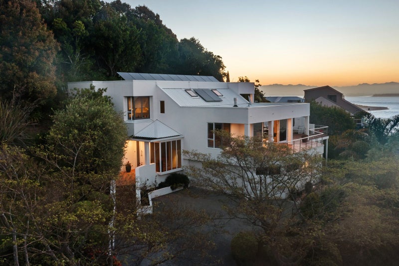 Striking Views, Sophisticated Living64528202654211110