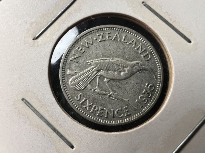 1935 New Zealand Silver Sixpence Coin - Higher Grade- Lot F362 Carousel 1
