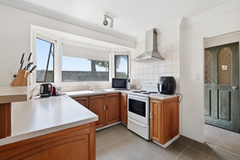 She's Not Fancy, But Oh, the Location!64470723996290113