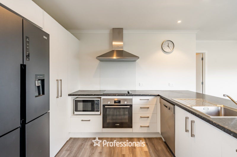 FRESH, MODERN & EASY LIVING64470916914305114