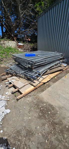 Temporary fencing x27 pannels Carousel 1