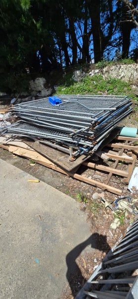 Temporary fencing x27 pannels Carousel 2
