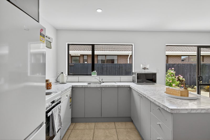 Comfortable Living Close to Everything!64471122066946113