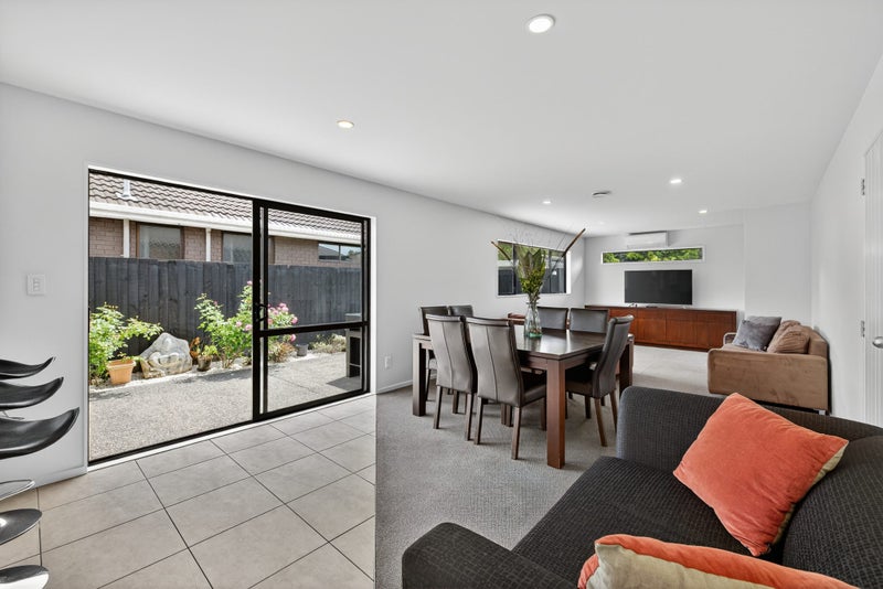 Comfortable Living Close to Everything!64471122066946114