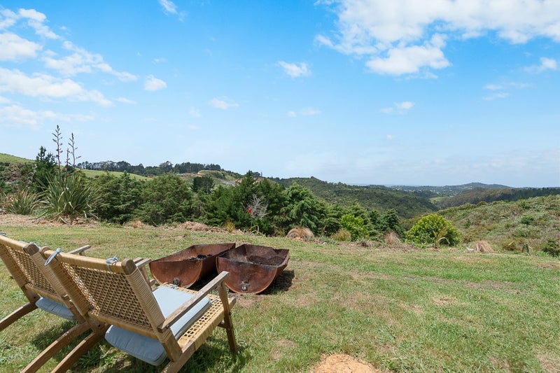 4.2 Hectares of Privacy and Ocean Outlook64472123855235114