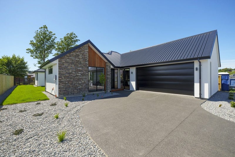 Your New Life at 14 Lorenzos Lane64472528276866112