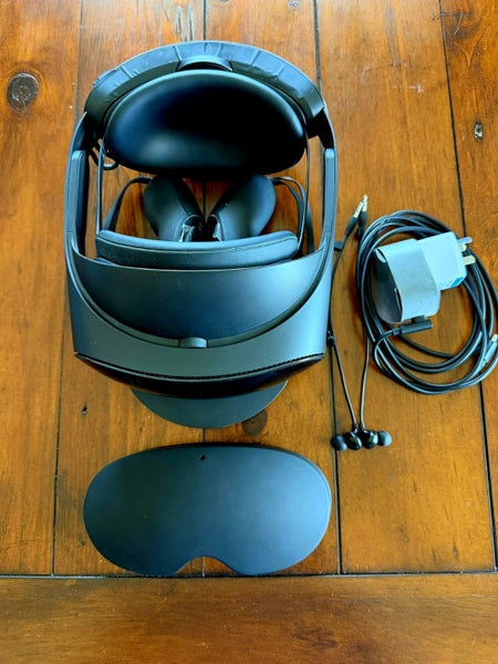 "Like New" Meta Quest Pro (256GB) – The Ultimate Mixed Reality Headset Carousel 2