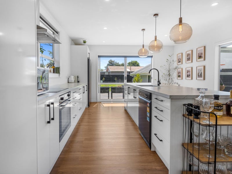 Your Own 812m2 St Albans Charmer. "We Must Sell"64471930920323113