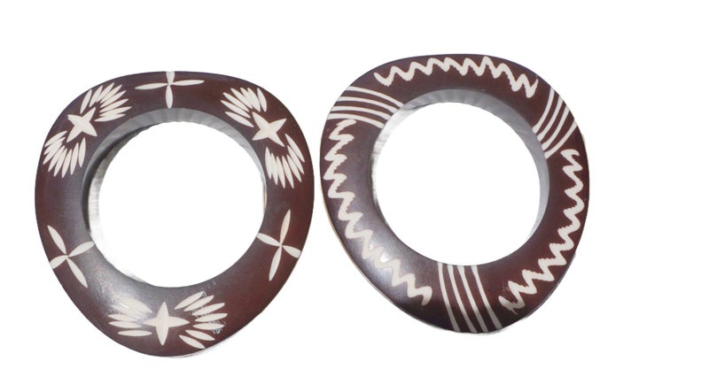 2 Vintage Carved Bangles - Chunky Modernist Jewellery Carousel 3