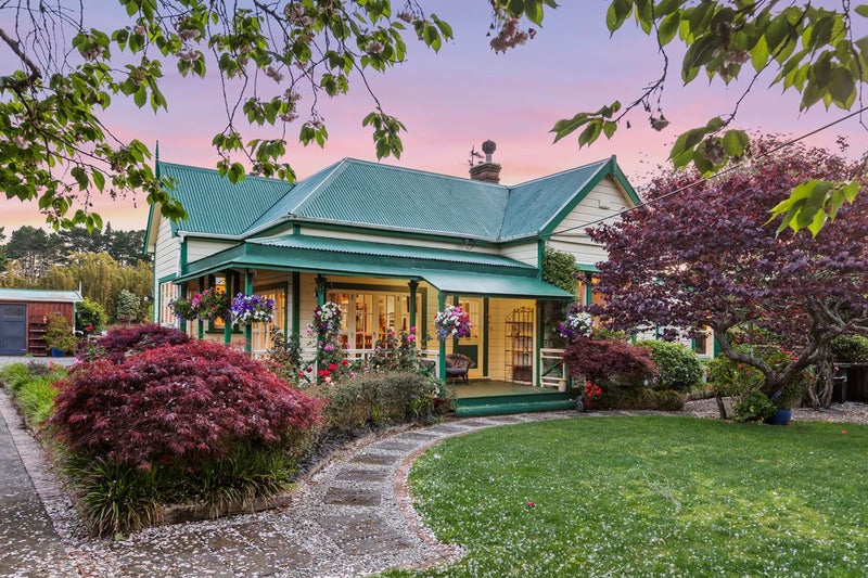 CHARACTER VILLA IN BELL BLOCK64472026363521110