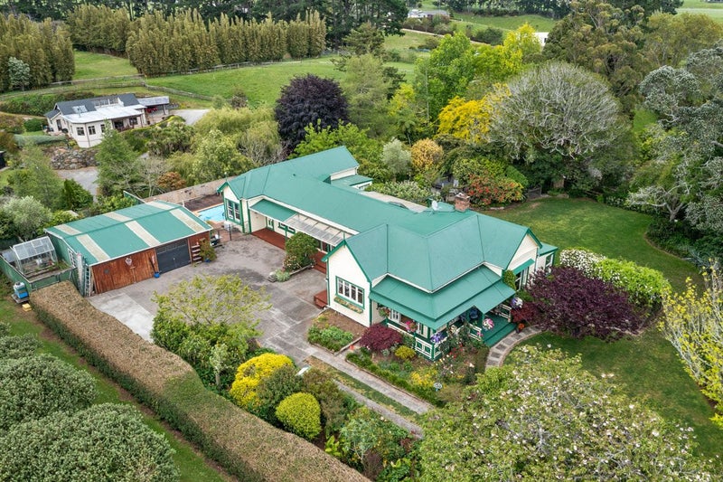 CHARACTER VILLA IN BELL BLOCK64472026363521111