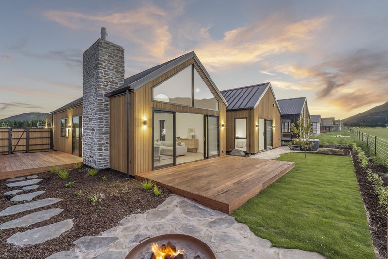 Sun-Soaked Alpine Retreat with Self-Contained Flat64472317499906110