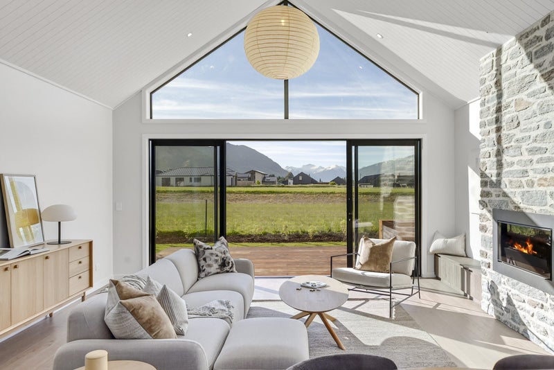 Sun-Soaked Alpine Retreat with Self-Contained Flat64472317499906111