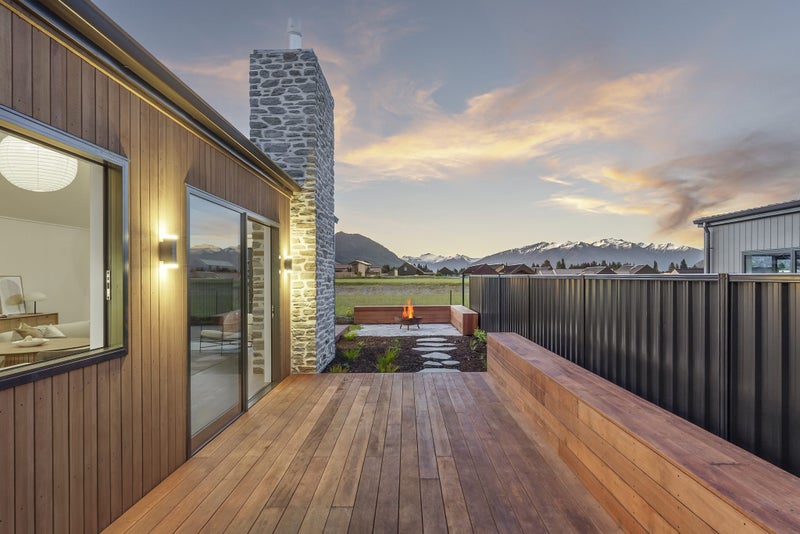 Sun-Soaked Alpine Retreat with Self-Contained Flat64472317499906114