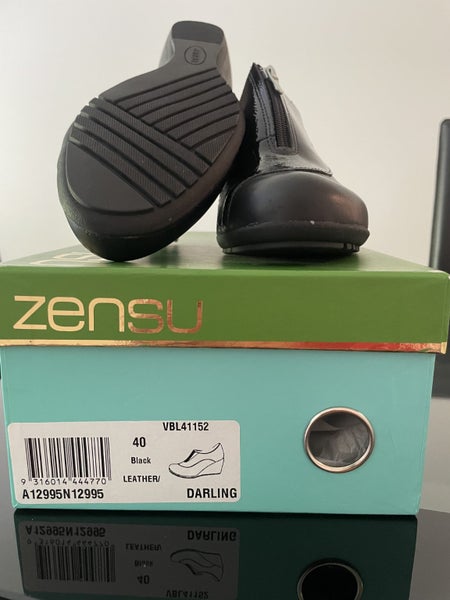 Brand new - never worn Carousel 3