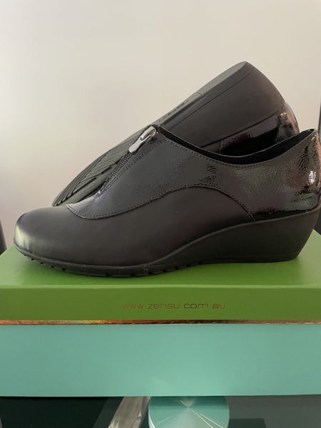 Brand new - never worn Carousel 1