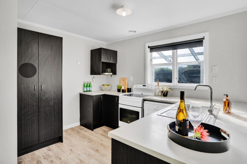 SUNNY, STYLISH AND READY TO ENJOY64472623205122112