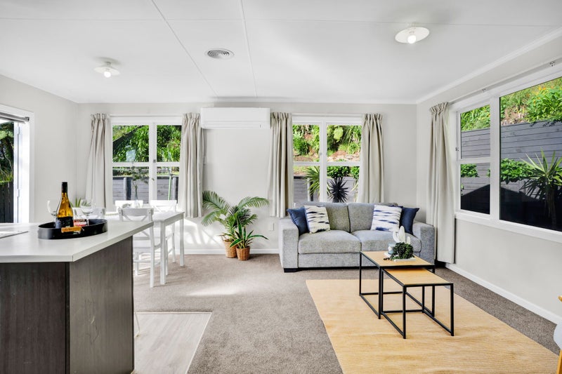 SUNNY, STYLISH AND READY TO ENJOY64472623205122114