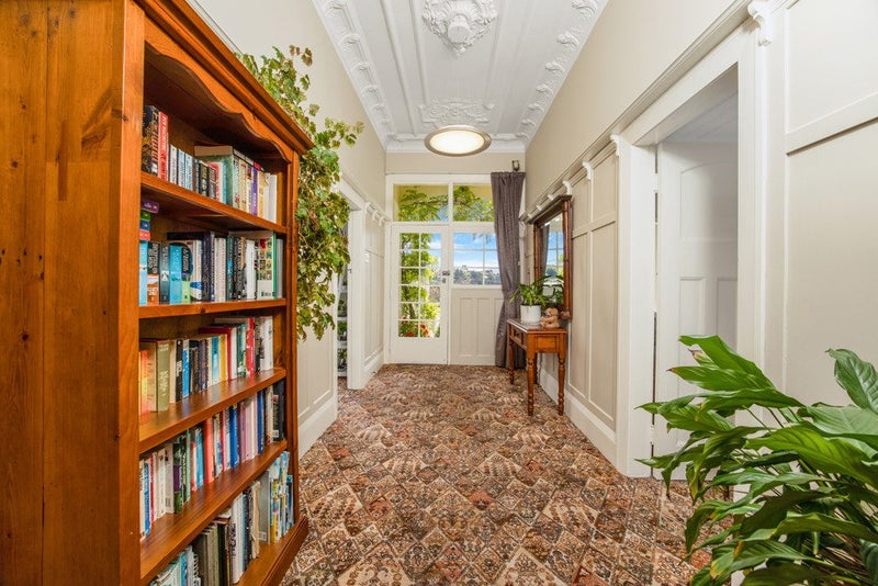 Substantial Family Home in Tainui64472528238211112