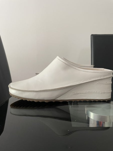 Brand new - worn once Carousel 1