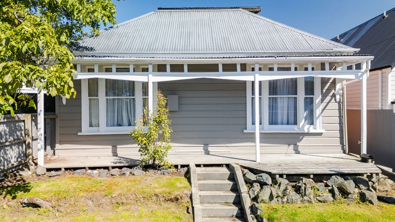 High Quality Investment Close to the Action64472528445698111