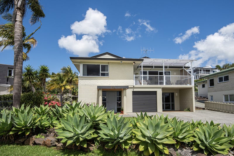 Harbour Views with Income Opportunity64472623300995113