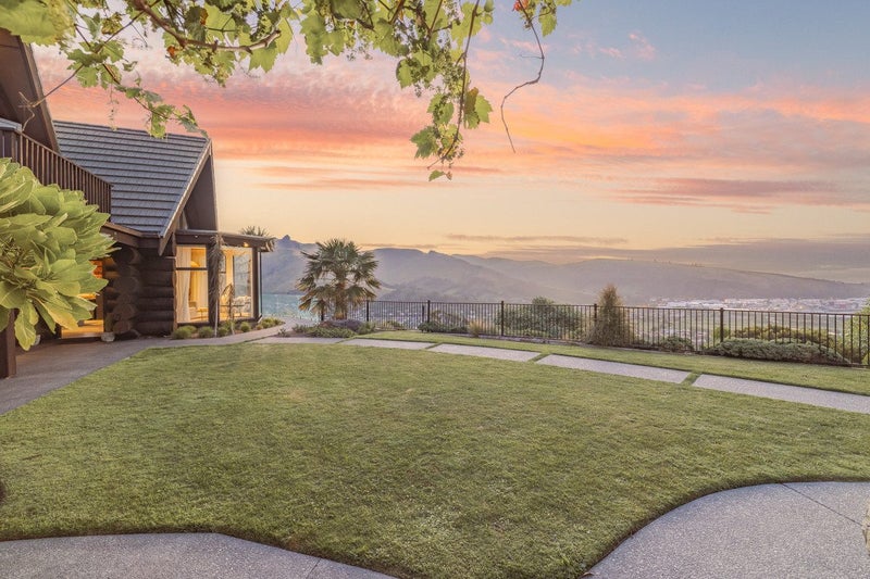 A HOME Beyond Comparison64472733343234112